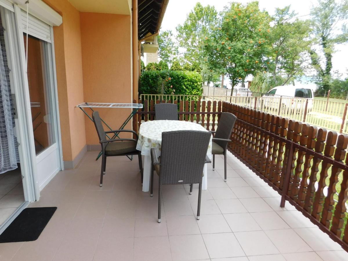 Ferienwohnung Balatonpart-Lak Balatonfenyves Exterior foto